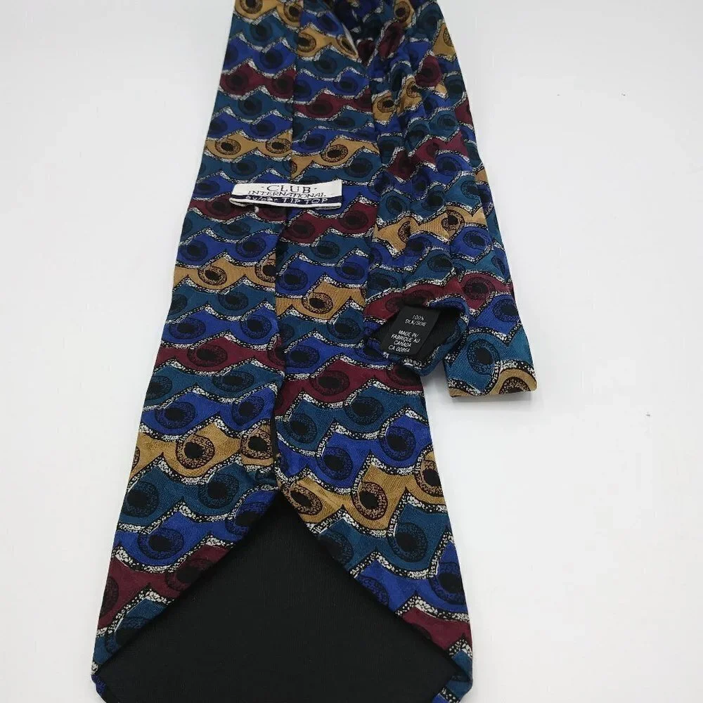 Club International Tie